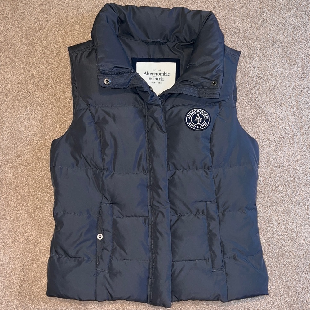 Abercrombie & Fitch Abercrombie Kids Navy Blue Puffer Vest
-Sz Medium